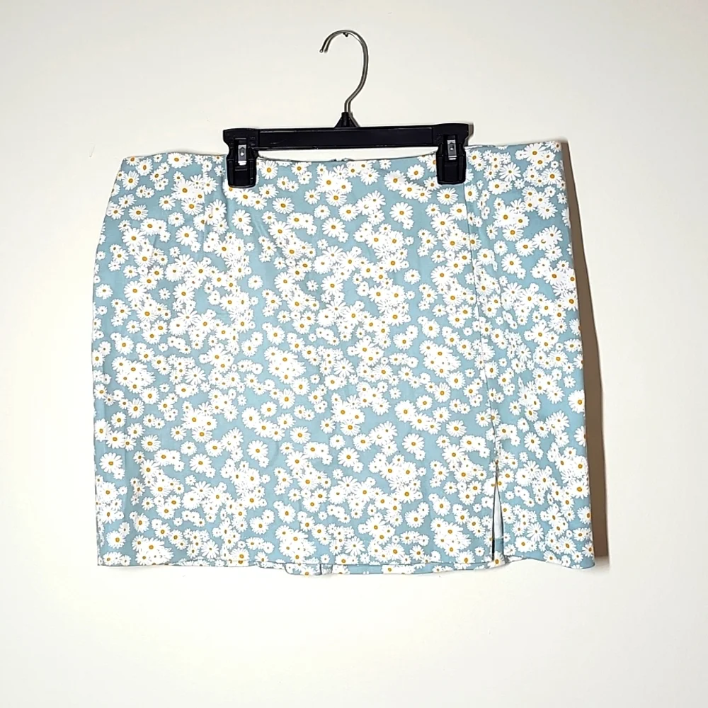 Wild Fable Ditsy Floral Daisy Mini Skirt Slit Stretch Romantic Flirty Coquette